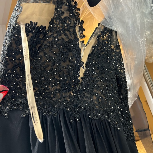 Faviana Gown - Picture 3 of 6